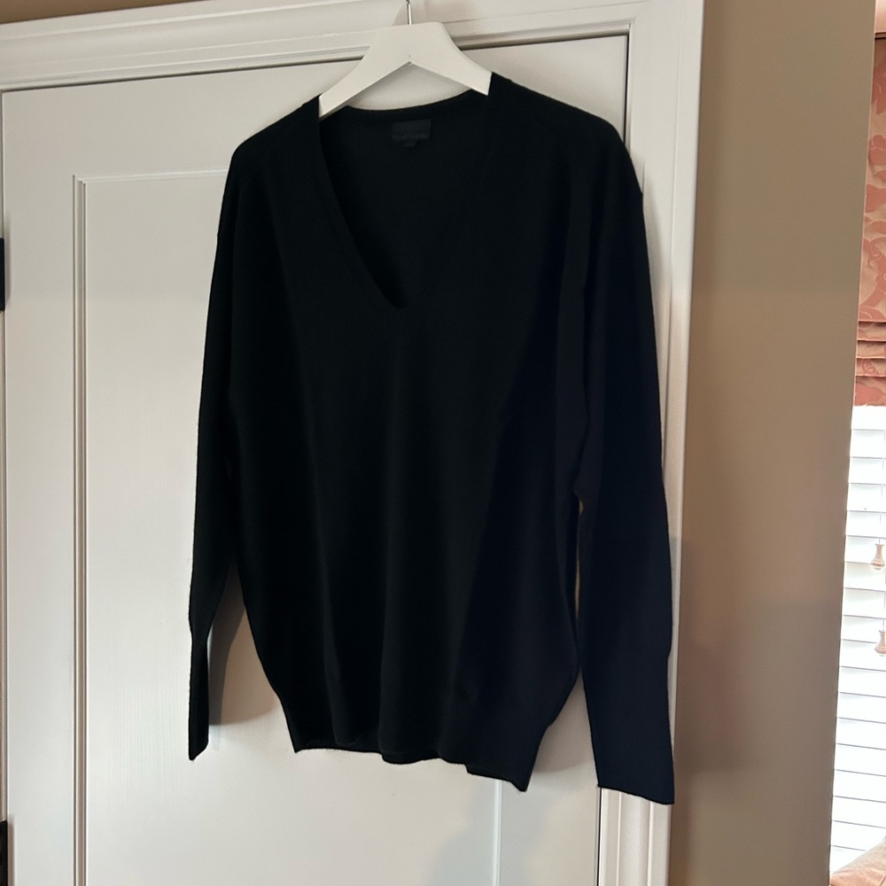 JCREW,Size Large,Black Cashmere V-Neck Sweater,Perfect Cond,Smoke/Pet Free Home